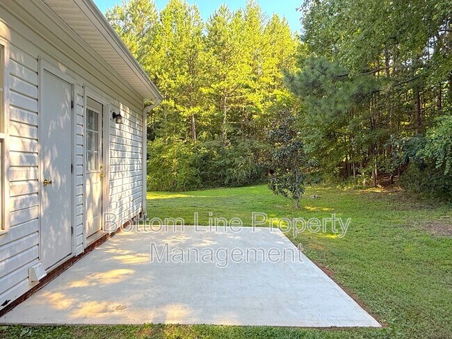 Building Photo - 718 Cody Ct