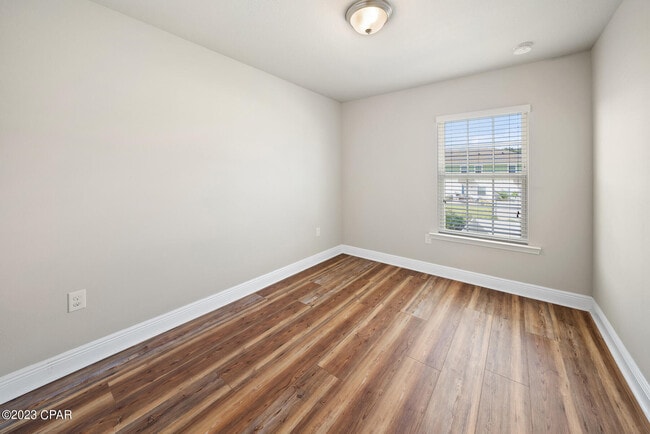 Building Photo - 324 Sand Oak Blvd