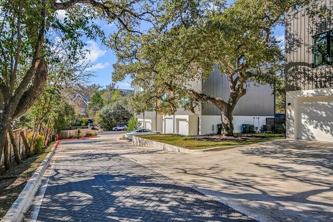 Building Photo - 410 W Alpine Rd