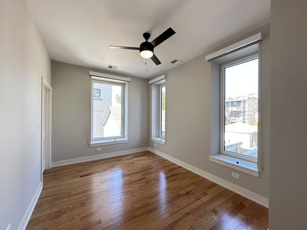 Building Photo - 2100 W 18th Pl