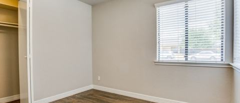 Building Photo - 1001 Hyridge St