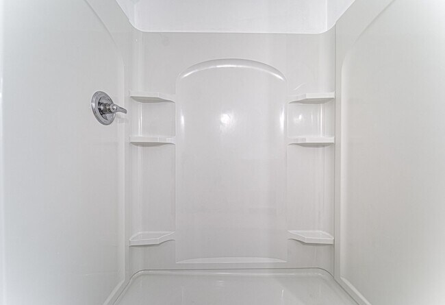 Building Photo - 4/Bed, 4/Bath Home with Parking, Washer/ Dryer and Spa, Close to Chapman University/ Orange Circle