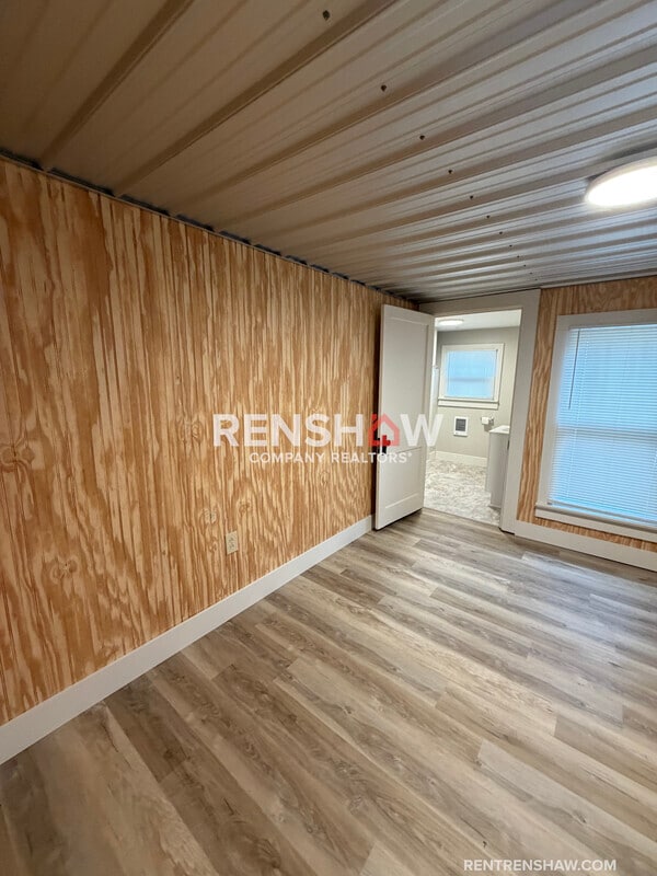 Building Photo - 123 Barham St