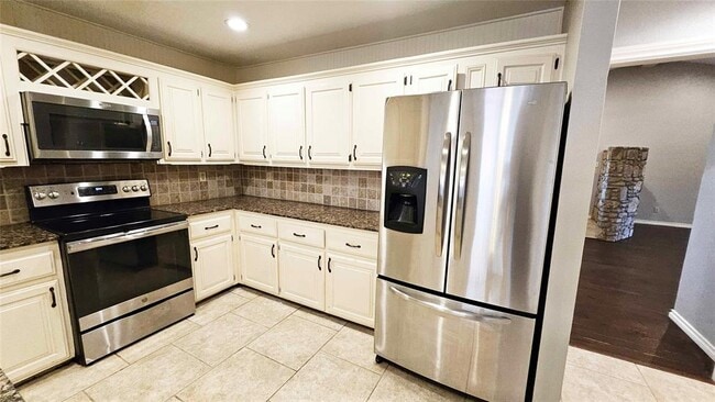 Building Photo - 1212 Knights Bridge Rd