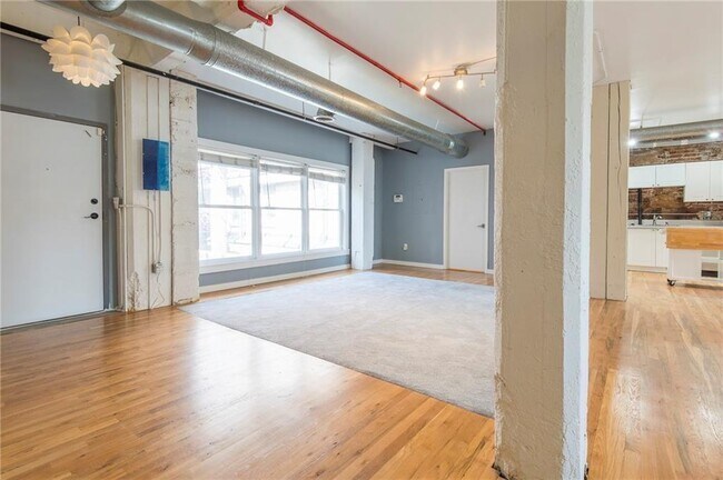 Building Photo - 244 Peters St SW