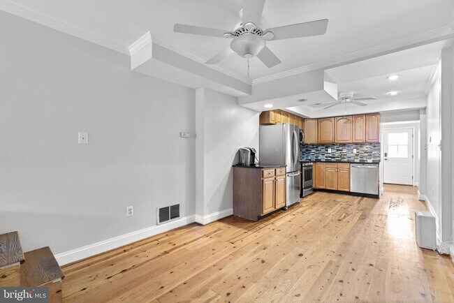 Building Photo - 1405 Reynolds St