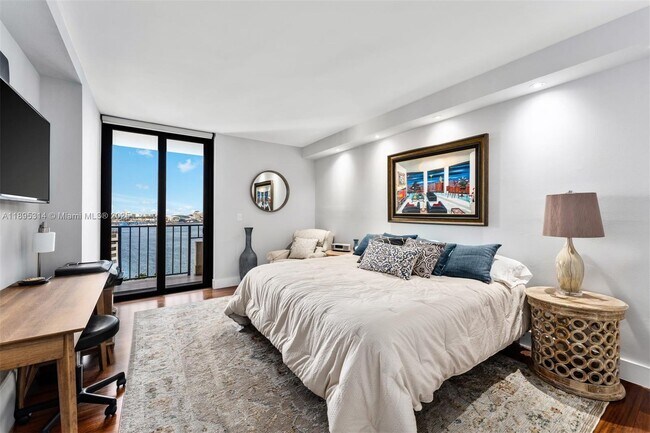 Building Photo - 520 Brickell Key Dr