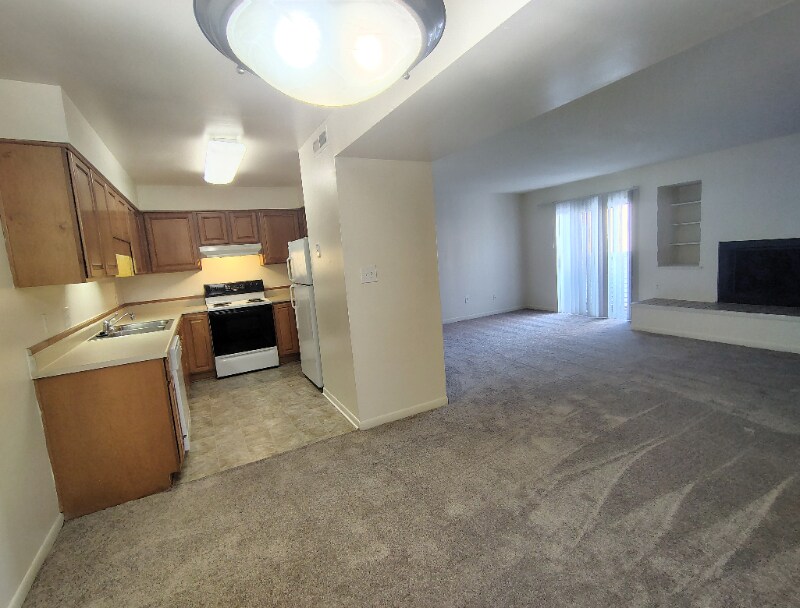 Building Photo - 600 Reusens Rd