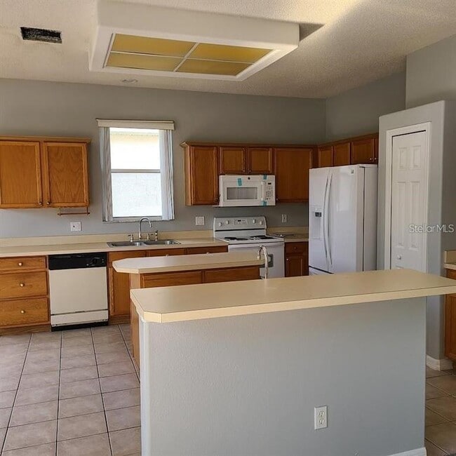 Building Photo - 2802 Baywood Ln