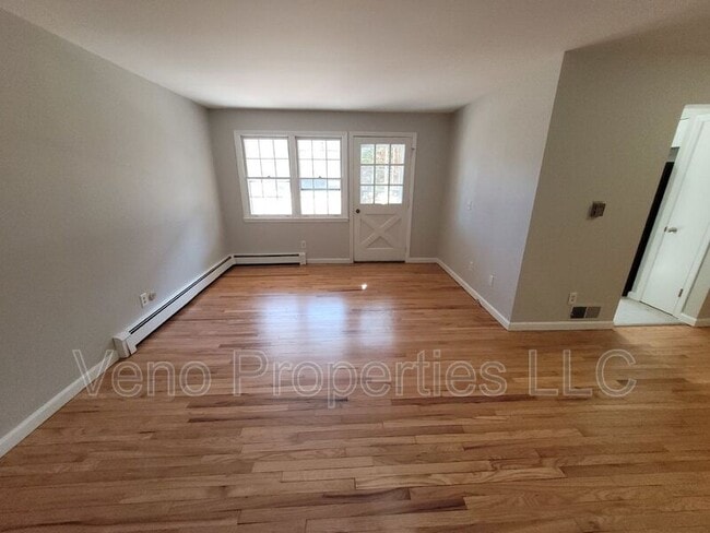 Building Photo - 9/11/13-13 Village Dr