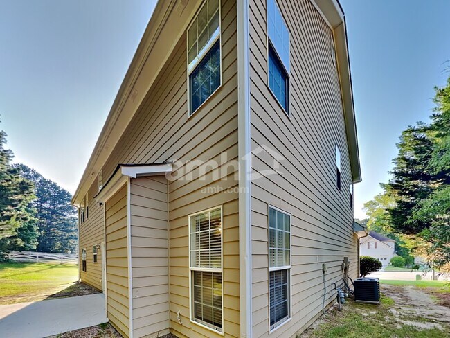 Building Photo - 1990 Turtle Creek Way