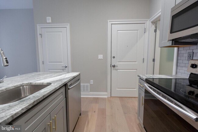 Building Photo - 1411 Walnut St