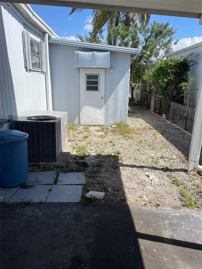 Building Photo - 2875 SW 58th St