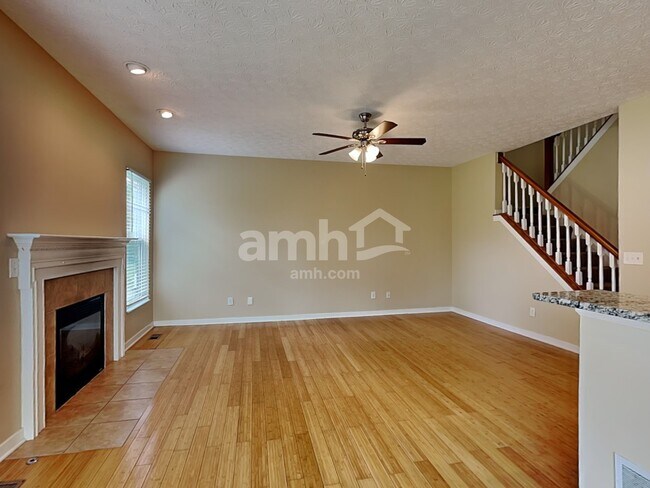 Building Photo - 1085 McCoy Dr