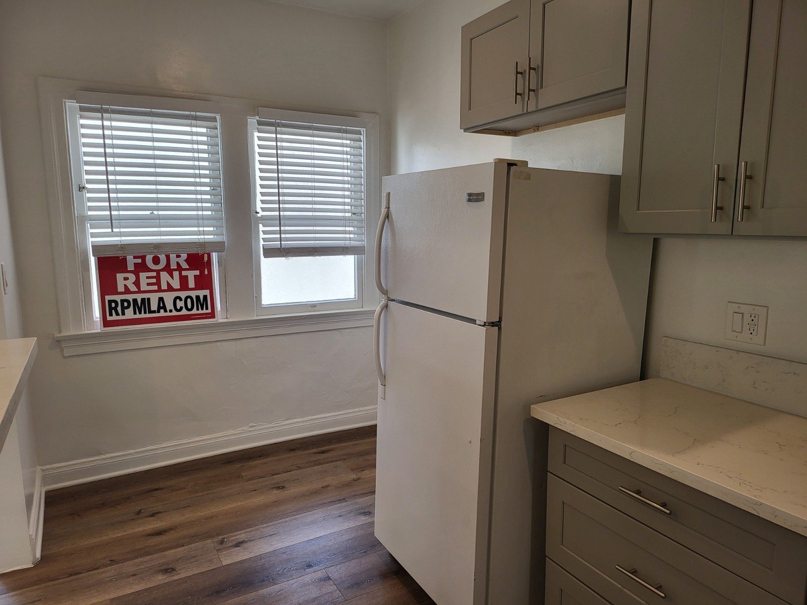 Building Photo - 833 1/3 N Formosa Ave