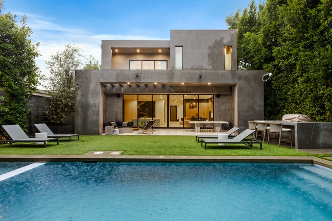 Building Photo - 356 N La Jolla Ave