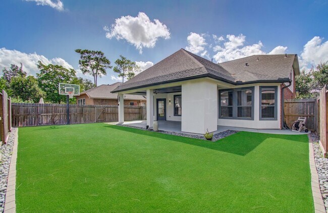 Building Photo - 12935 Northpointe Bend Dr