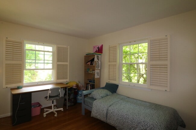 Building Photo - COMING SOON - 4Bed/2.5Bath Raised Rambler in Bannockburn near Glen Echo Park!