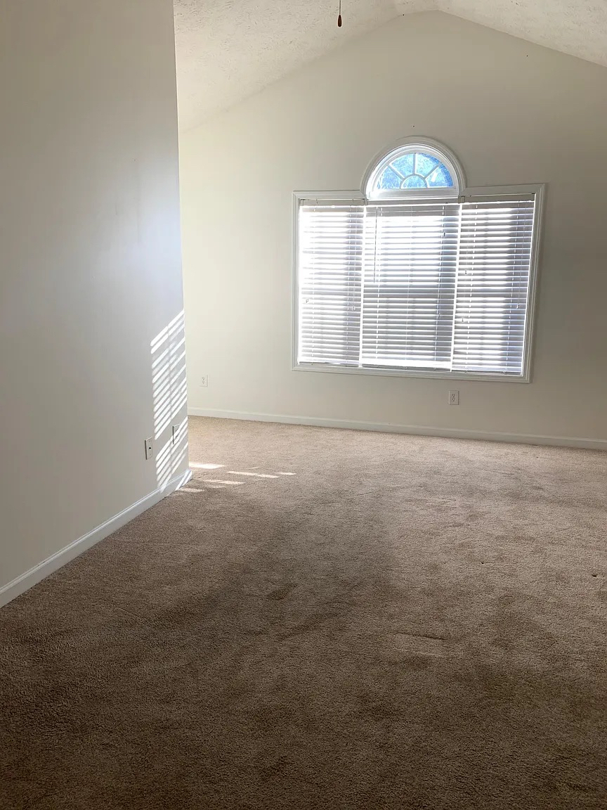 Building Photo - Room in Townhome on Roses Trail