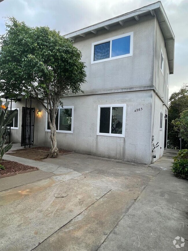 Building Photo - 3 Bed, 2 Bath Single Family Home - Logan H...