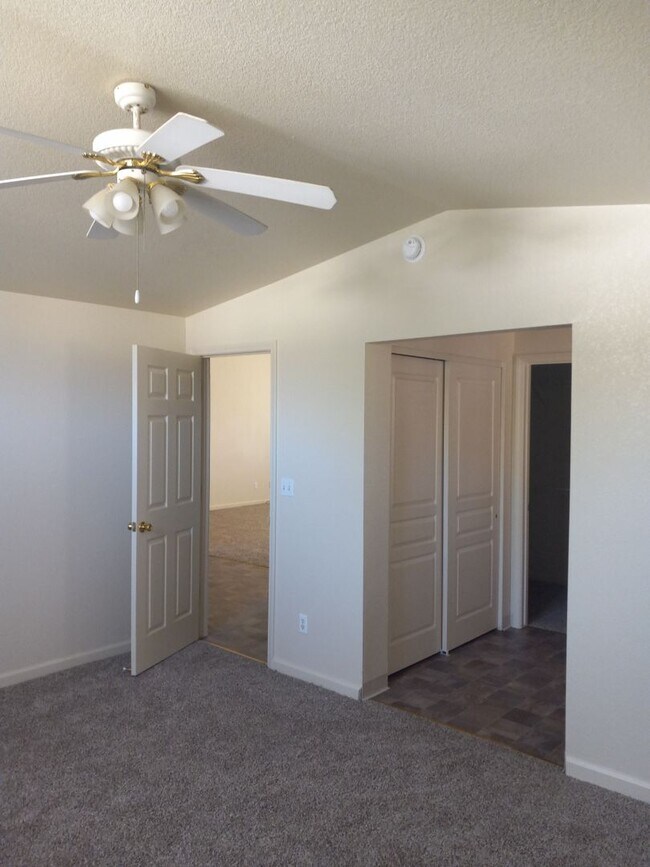 Building Photo - Bright & Spacious Dayton Home with Large Backyard – $2,250