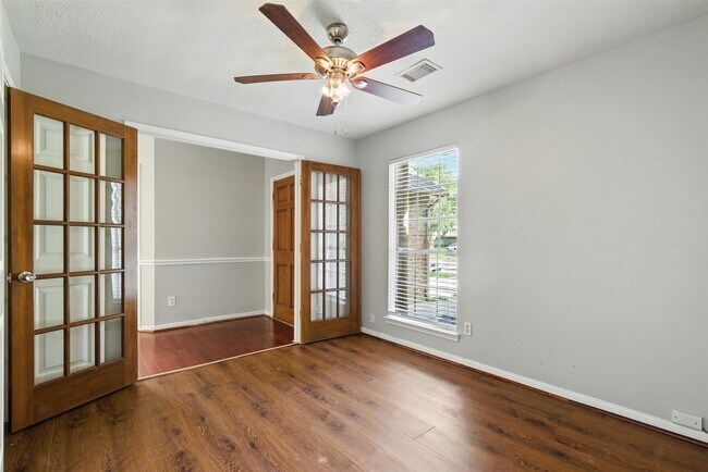Building Photo - 5307 Oak Falls Dr