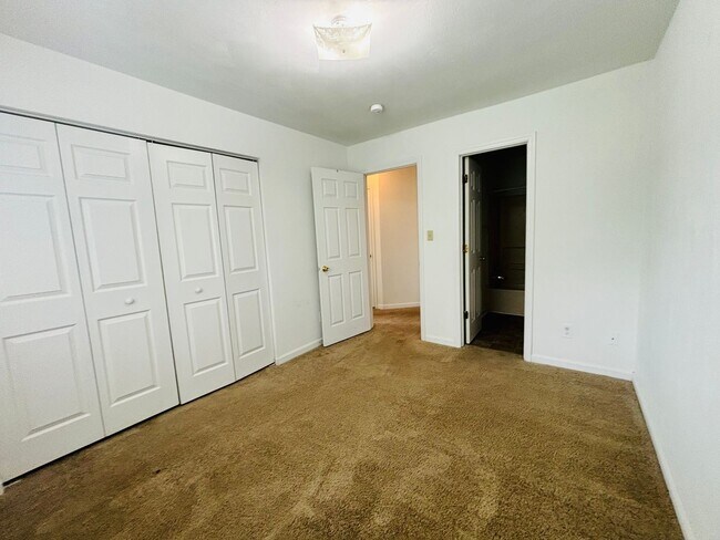 Building Photo - 400F Berryfield Lane