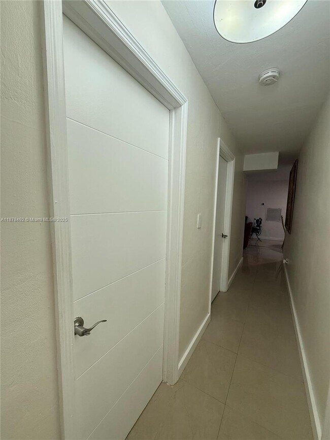 Building Photo - 710 NE 58th Ct