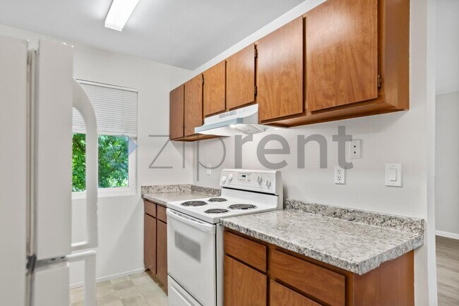 Building Photo - 1185 Meadow Ln