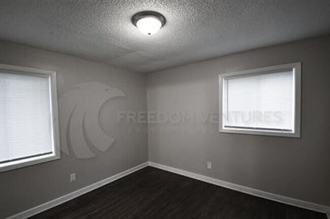 Building Photo - Charming 3BR/2BA Brick Home with Fenced Yard