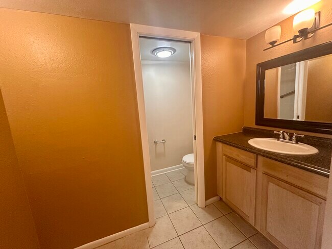 Building Photo - 10605 Carrollbrook Way