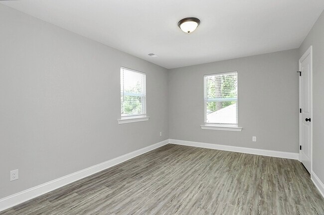Building Photo - 911 Yellowstone Dr