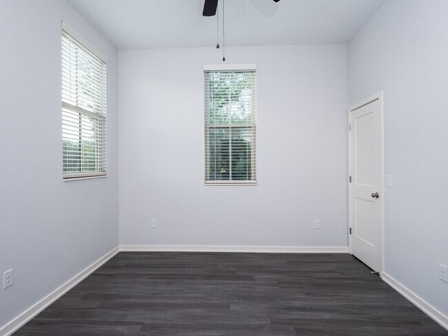 Building Photo - Porter's Parkside - 4 Bedroom, 4 Bathroom ...