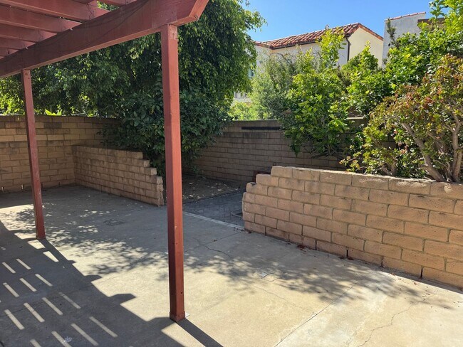 Building Photo - Rees