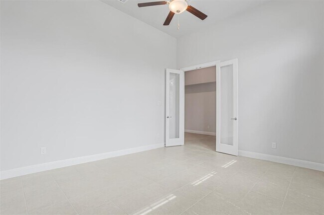 Building Photo - 728 Landing Ln