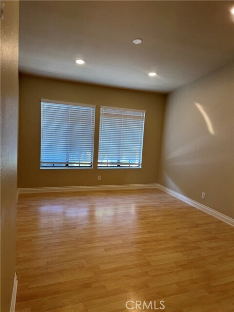 Building Photo - 8167 Vineyard Ave