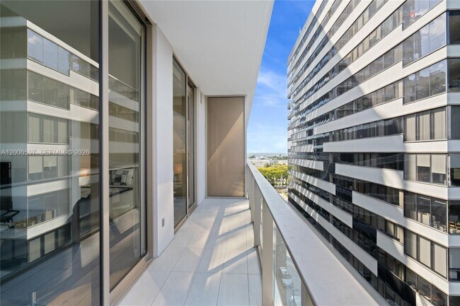 Building Photo - 2678 Tigertail Ave