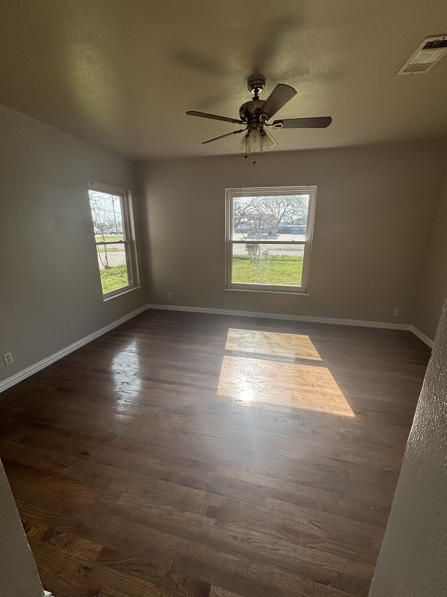 Building Photo - 206 E Belknap St