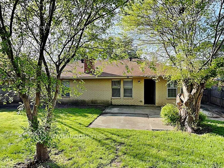 Building Photo - 1208 Brookfield Ln