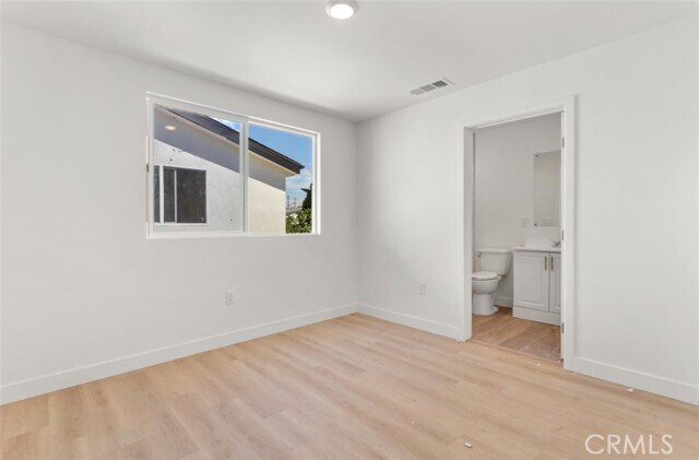 Building Photo - 707 W 80th St