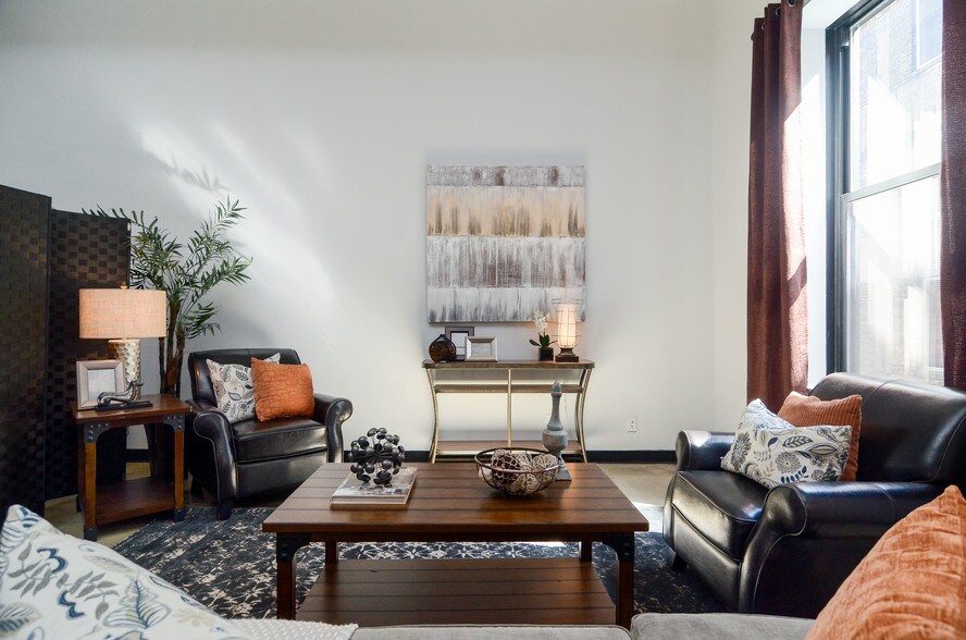 Building Photo - 350 St Peter St