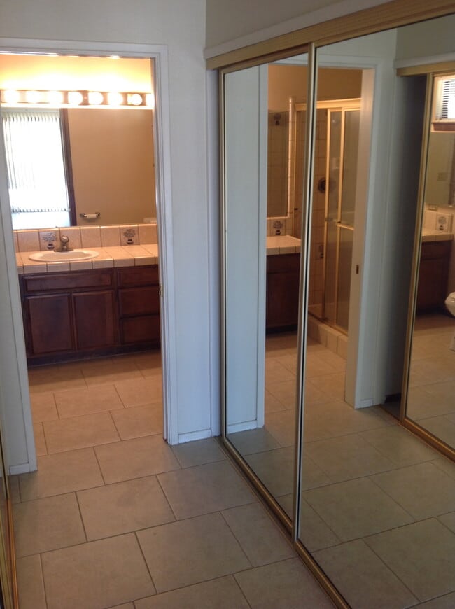 Building Photo - 3 BEDROOM HOME IN SPRING VALLEY LAKE!