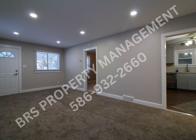 Building Photo - 3 Bedroom 1 Bathroom corner lot in Rochester Hills