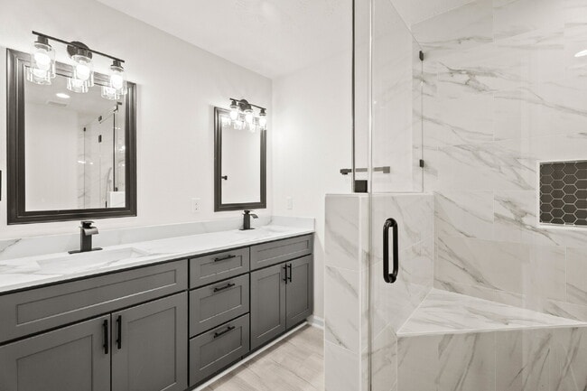 Building Photo - Newly Renovated 4/5 Bed 2 Bath in South Houston!