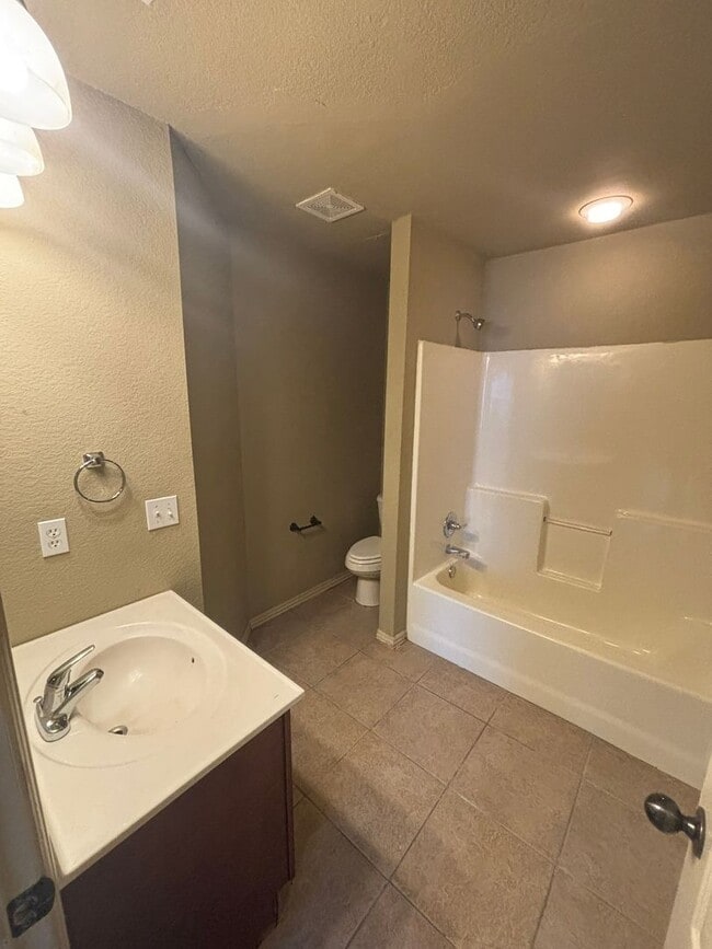 Building Photo - 50-52 S Ray