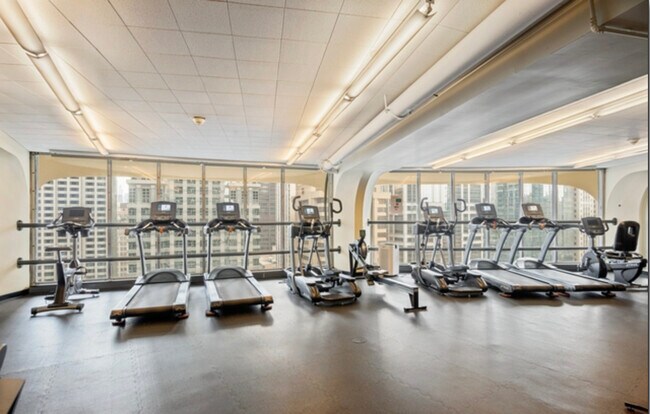 Building Photo - 300 N State St