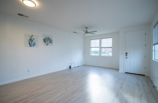 Building Photo - Amazing Natomas 3/2.5 - Waiting For You!  ...