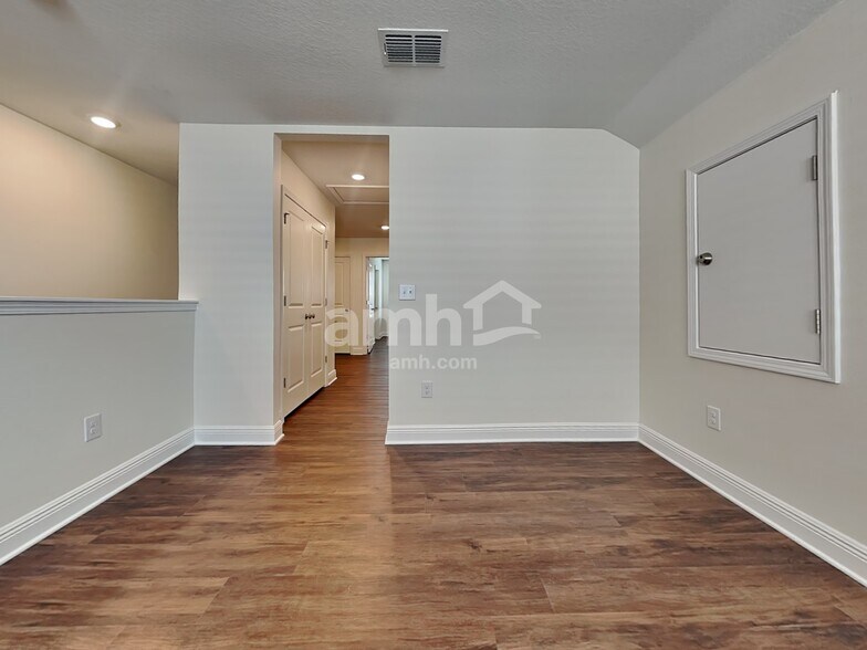 Building Photo - 27709 St Andrews Ave