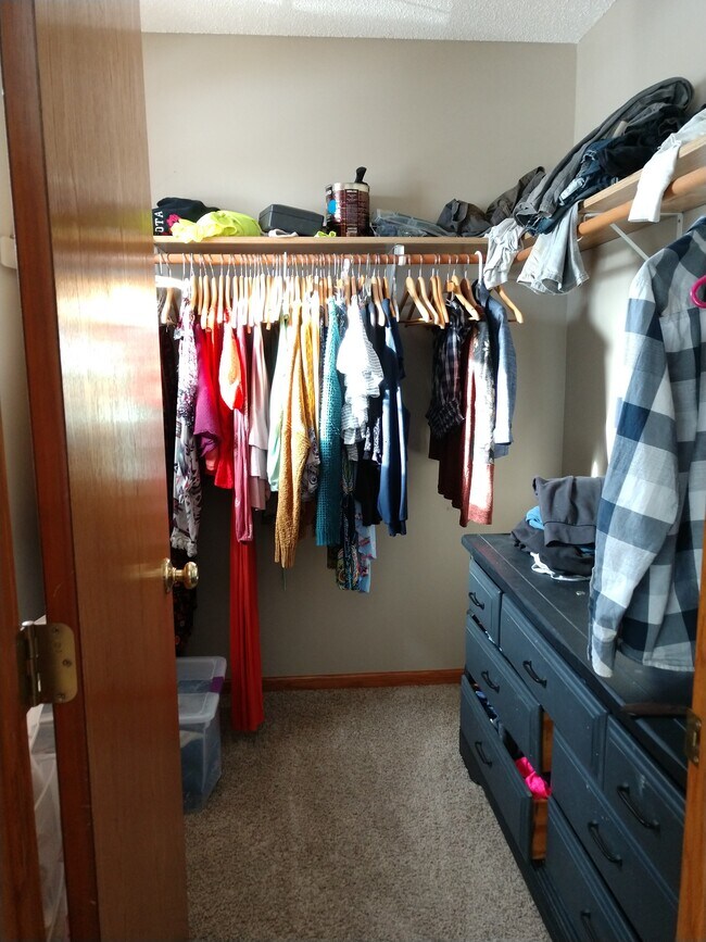 Building Photo - Corner Lot Townhouse on Cul de Sac