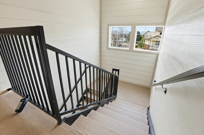 Building Photo - $1,690.95, 2-bed, 2-bath condo in a gated community with a washer/dryer.